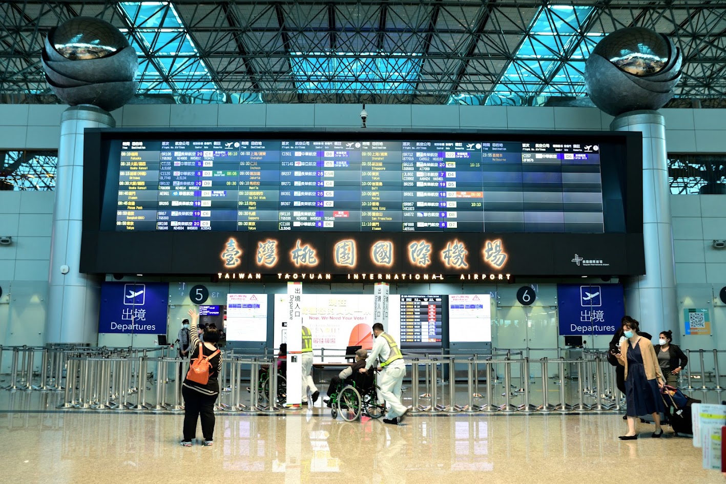 Taoyuan, Taiwan - 11／2／2022: The departure entrance of Taiwan Taoyuan International Airport Terminal 2.; Shutterstock ID 2230828971; gl_code: -; Title_Project: -; other: -; material_code: -